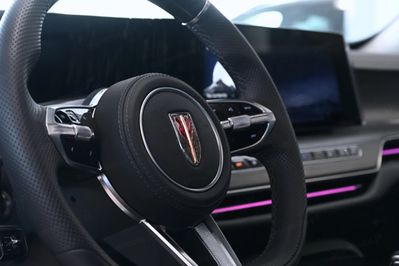 Hongqi H9 Deluxe 2.0T MHEV DSG