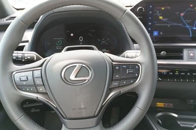 Lexus UX 300h F Sport Design