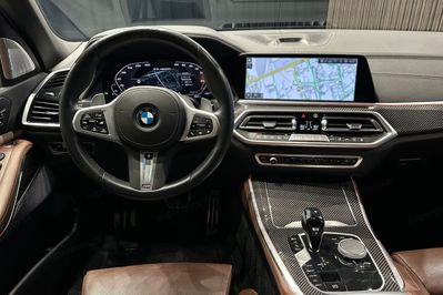 BMW X5 M50i