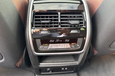 BMW X5 M60i