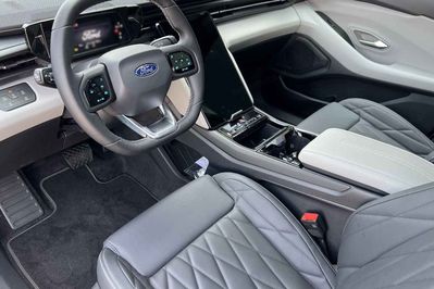 Ford Explorer Premium 77kWh RWD