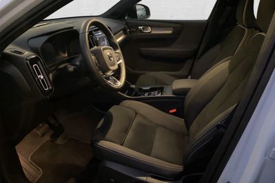 Volvo XC40 B3 B Plus Dark