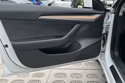 Tesla Model 3 RWD