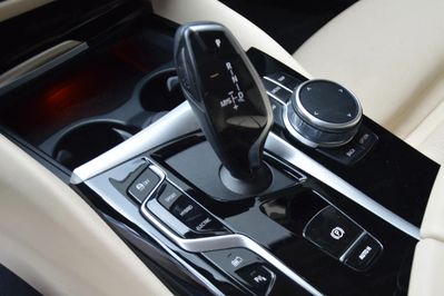 BMW Seria 5 530e sport-aut