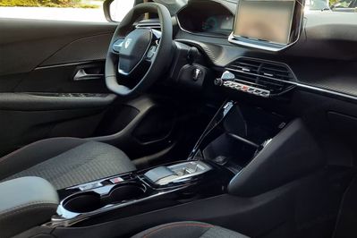 Peugeot 208 Edition e-DCS6 1.2 mHEV
