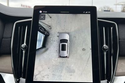 Volvo XC90 T8 AWD Plug-In Hybrid Plus Dark 7os