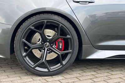 Audi A6 RS6 TFSI quattro Performance Avant