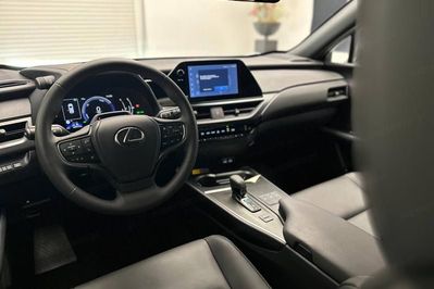 Lexus UX 300h F Sport Design Hybrid Dynamic Force