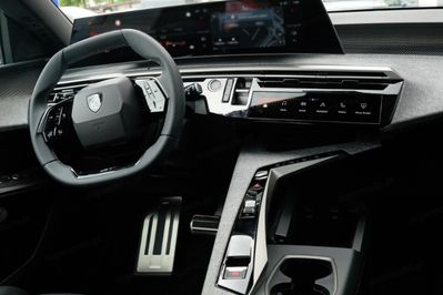 Peugeot 5008 GT 1.2 mHEV e-DCS6