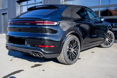 Porsche Cayenne Coupe E-Hybrid Black Edition
