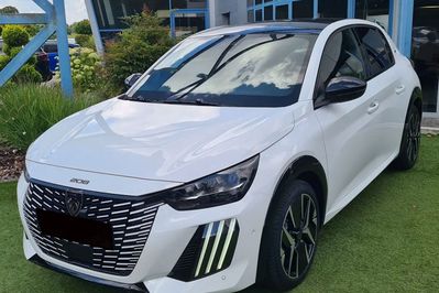 Peugeot 208 GT e-DCS6 1.2 mHEV