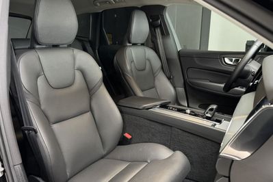 Volvo XC60 B5 B AWD Plus Dark aut