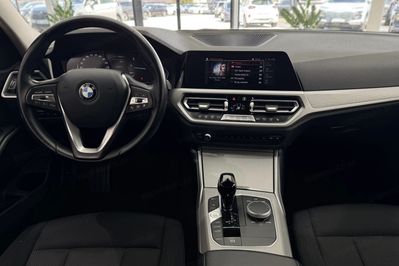 BMW Seria 3 318i Advantage
