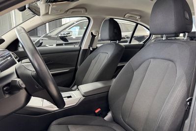 BMW Seria 3 318i Advantage aut