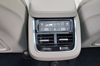 Volvo XC90 T8 AWD Plug-In Hybrid Ultra Dark 7os aut