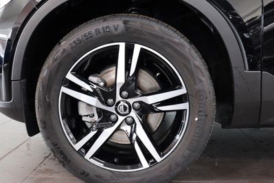 Volvo XC40 B4 Plus Dark