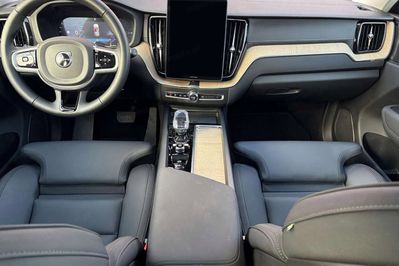 Volvo XC60 B5 AWD Ultra Dark