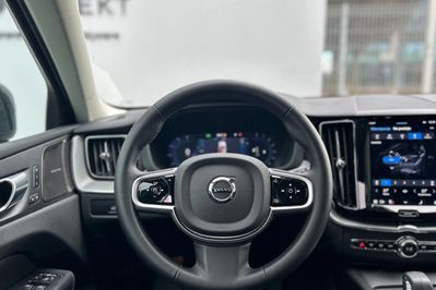 Volvo XC60 B5 B AWD Plus Dark aut