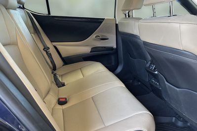Lexus ES 300h Business Edition