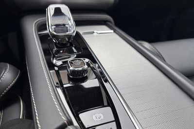 Volvo XC90 T8 AWD Plug-In Hybrid Ultra Dark 7os