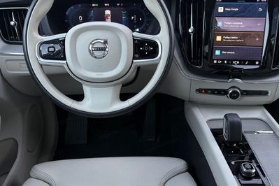 Volvo XC60 B5 B AWD Plus Dark