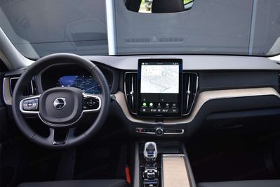 Volvo XC60 B5 AWD Ultra Dark