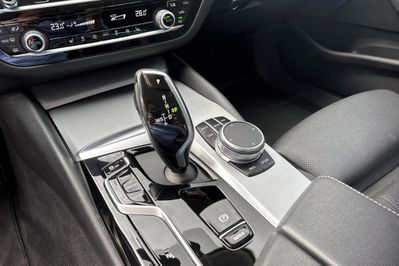 BMW Seria 5 520i mHEV