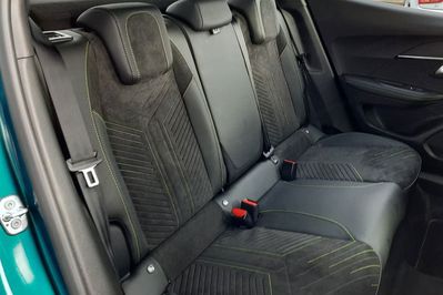 Peugeot 2008 GT Exclusive e-DCS6 1.2 PureTech mHEV
