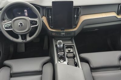 Volvo XC60 B5 B AWD Plus Dark aut