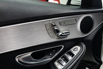 Mercedes Klasa C C 300 2.0  9G-TRONIC