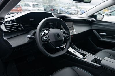 Peugeot 408 Allure e-DCS 1.2 mHEV