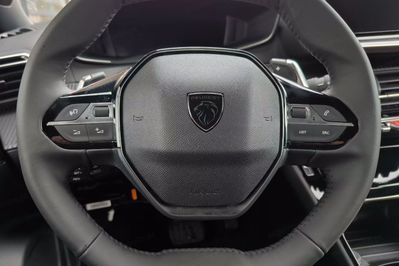 Peugeot 2008 Allure e-DCS 1.2 mHEV