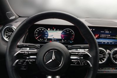 Mercedes GLB 220 mHEV 4-Matic AMG Line 8G-DCT 7- osobowy