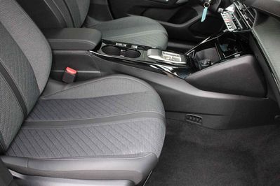 Peugeot 208 Allure e-DCS6  1.2 mHEV