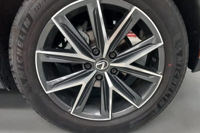 Lexus LBX Emotion 1.5 Hybrid