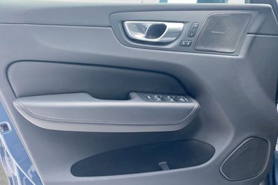Volvo XC60 T8 Plug-In Hybrid AWD Ultimate Bright aut