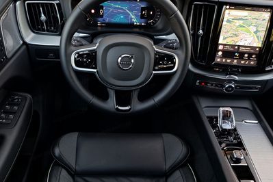 Volvo XC60 B5 B AWD Ultra Dark