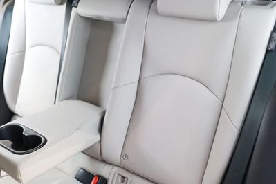 Lexus UX 300h F Sport Design