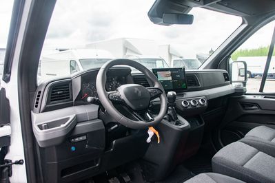 Renault Master L3 Zabudowa 8EP + Tył spanie