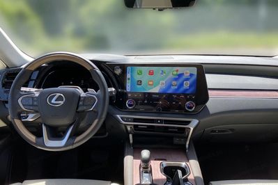 Lexus RX 450h+ Omotenashi
