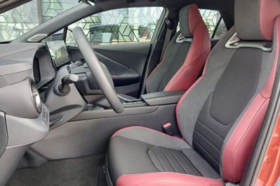 Toyota C-HR 2.0 PHEV Dynamic Force Tokyo Edition