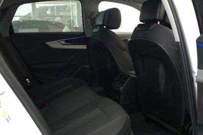 Audi A4 35 TFSI mHEV S tronic
