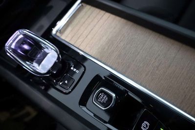 Volvo XC60 T8 Plug-In Hybrid AWD Ultra Dark