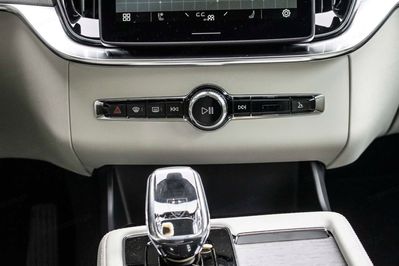 Volvo XC90 B5 AWD Ultra Bright