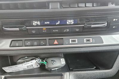 Peugeot Traveller Long L2H1 Business VIP EAT8