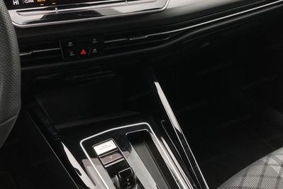 Volkswagen Golf VIII 1.5 eTSI mHEV R-Line DSG