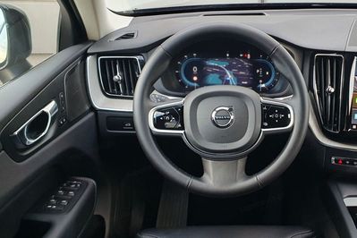 Volvo XC60 B5 B AWD Plus Dark aut