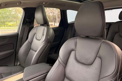 Volvo XC60 B5 B AWD Ultra Dark