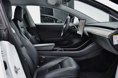 Tesla Model 3 3 Standard Range Plus