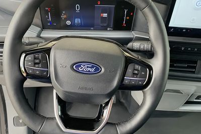 Ford Transit Custom Kombi M1 320 L2H1 Trend A8